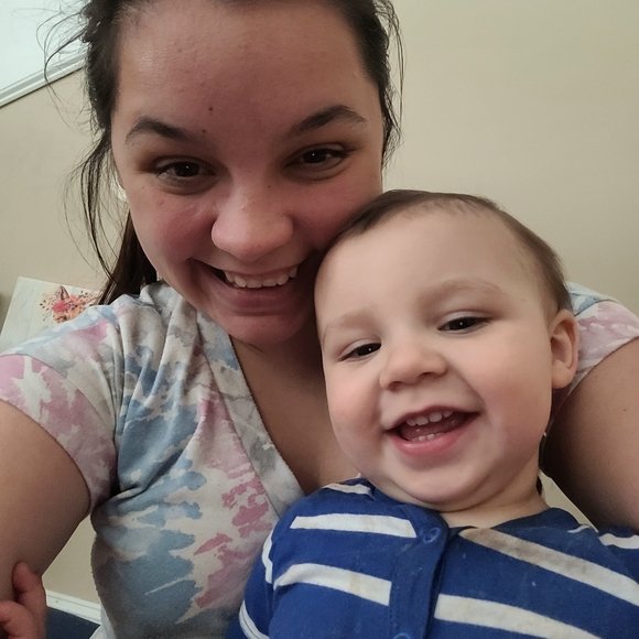 Meet your Posher, Larissa - Picture 2 of 2